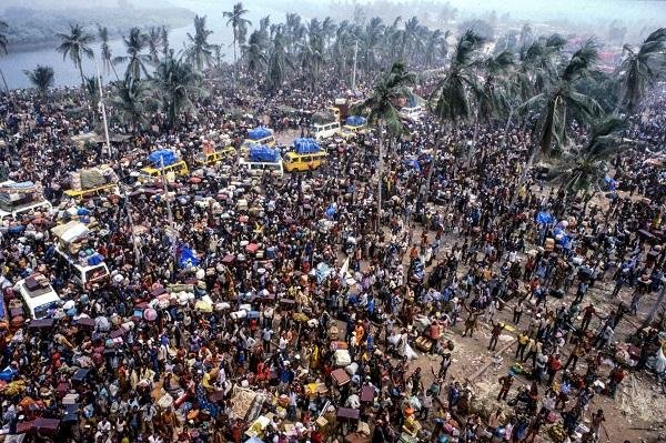 Ghanaians Leaving Nigeria Through Benin Border on 17th January 1983