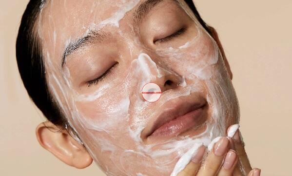 The Benefits of Double Cleansing for Clear Skin